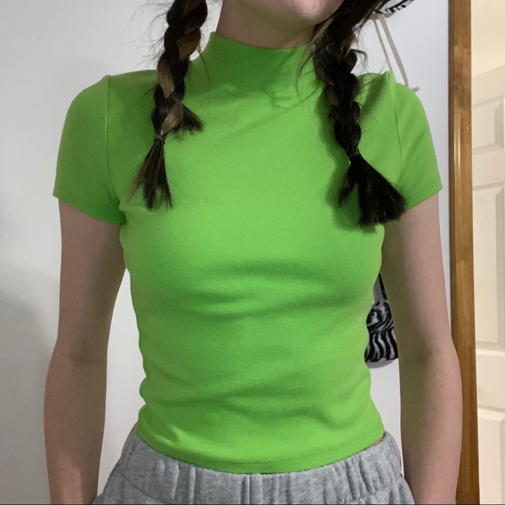 A26 ZUMIEZ GREEN MOCK NECK CROP TOP Neon Lime Green Knit Shirt Short Sleeve Sz S